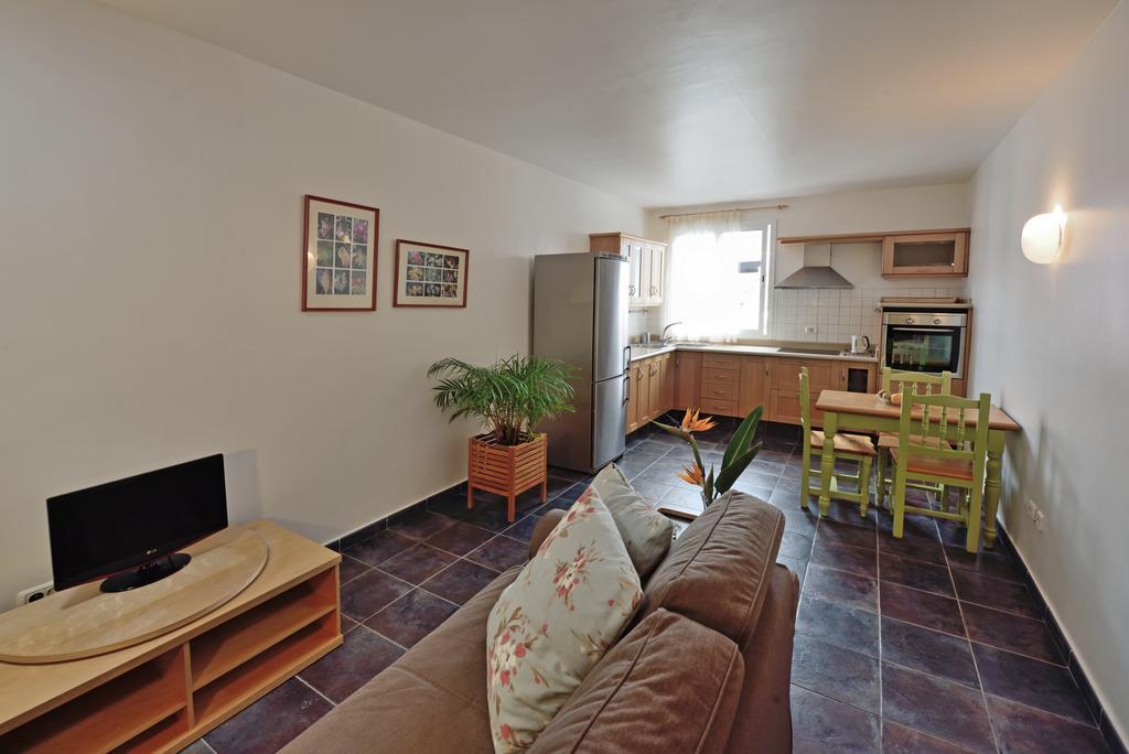 לוס יאנוס דה אריאדנה Apartamentos Adjovimar מראה חיצוני תמונה